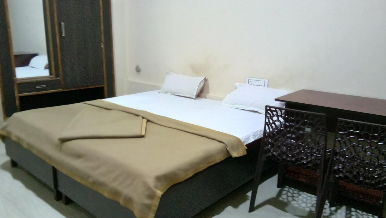 Hotel Barkha Rāipur 外观 照片
