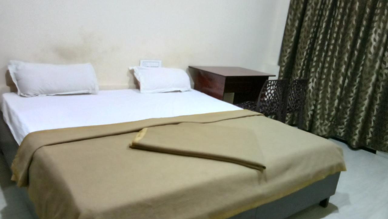Hotel Barkha Rāipur 外观 照片